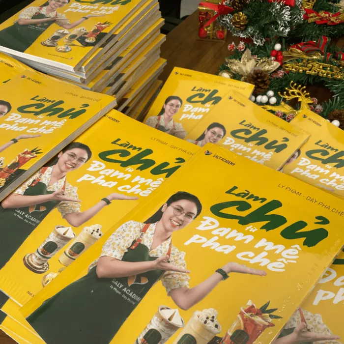 Nhiều bản sách tái bản 2026 xếp chờ giao cho khách
