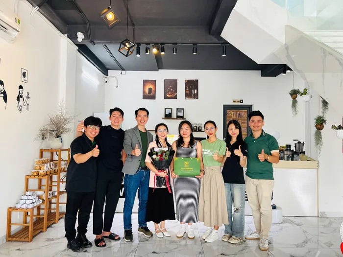 Saly Academy tới thăm quán của học viên đã mở bán